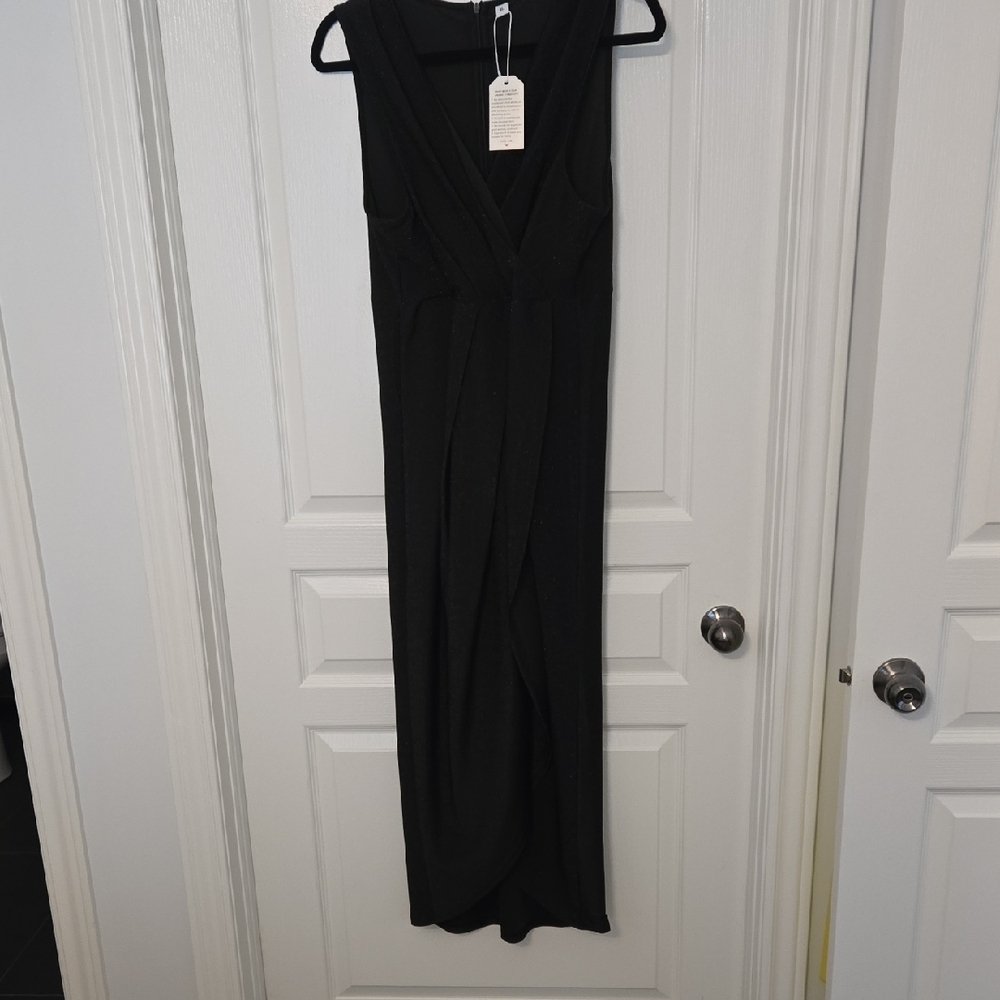 Elegant Black Sleeveless V-Neck Maxi Gown